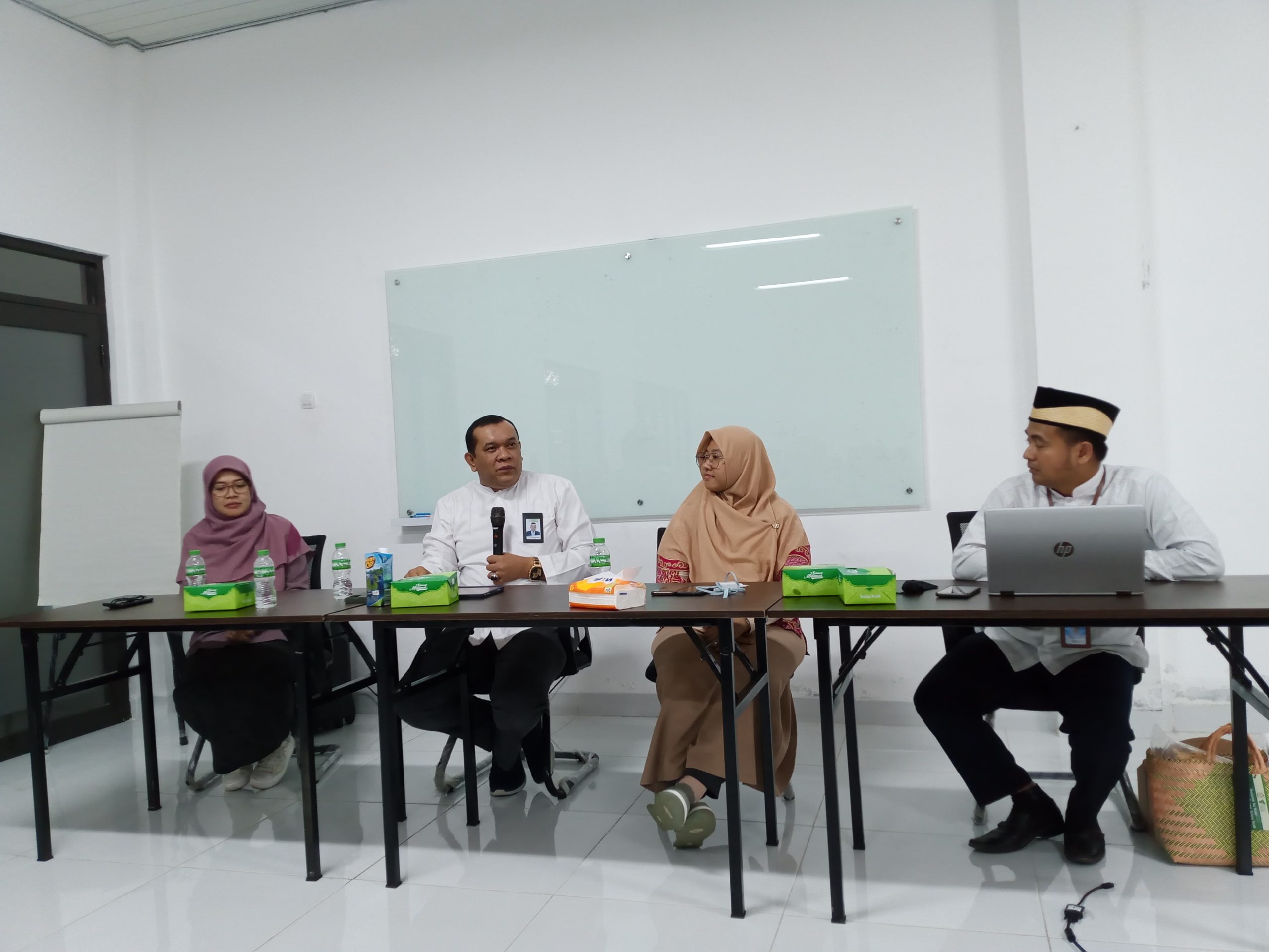 Presiden Direktur Koperasi BMI Grup Kamaruddin Batubara Ajak Mahasiswa Mahasiswa Kampus Budi Bakti Kembangkan Koperasi