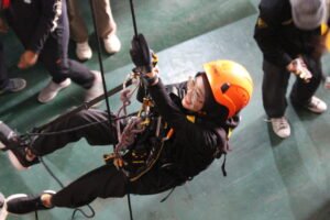 DMC DOMPET DHUAFA DAN KAMPUS BUDI BAKTI GELAR PELATIHAN VERTICAL RESCUE UNTUK TINGKATKAN KESIAPSIAGAAN BENCANA